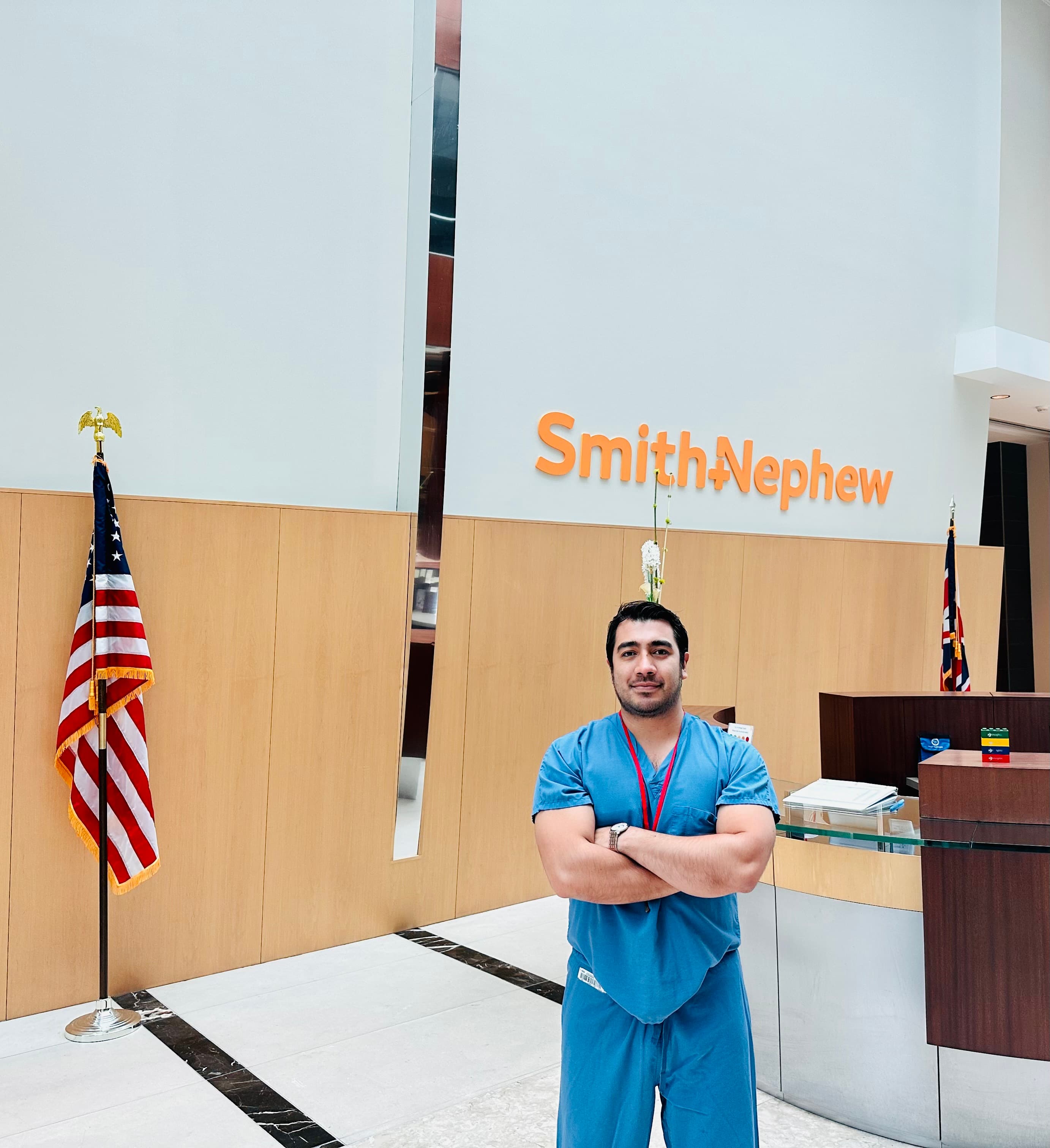 Dr. Colín en Smith+Nephew