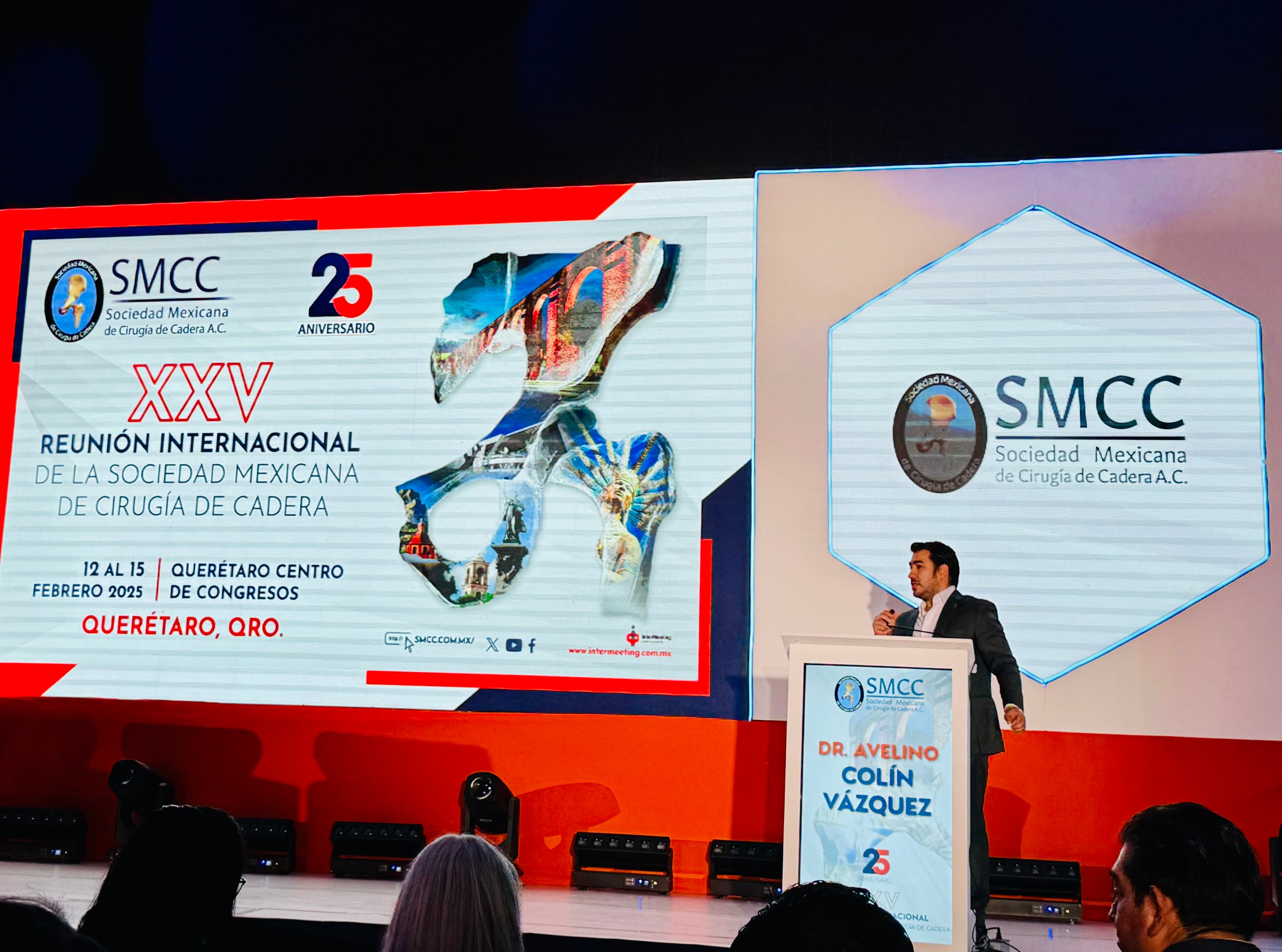 Dr. Colín presentando en conferencia SMCC